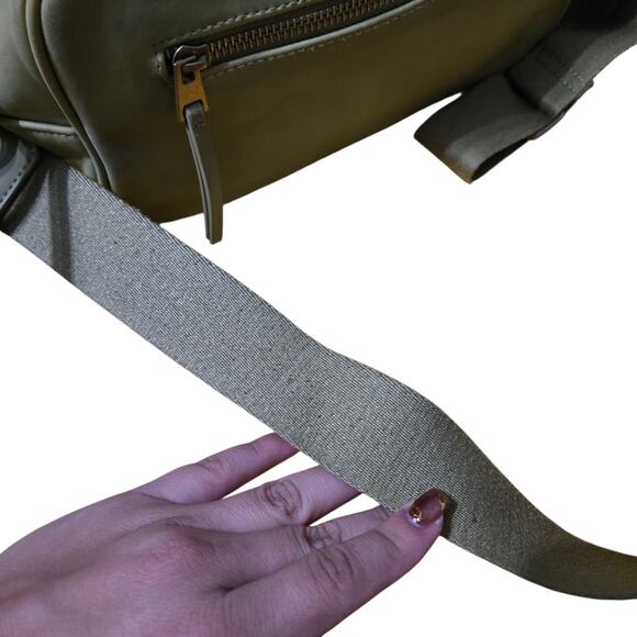 Universal Thread Green Crossbody Faux Leather Box Bag - Picture 5 of 5